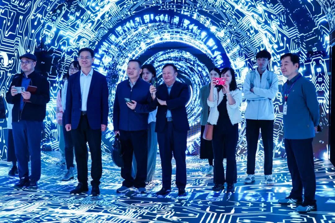 2024120602 国家广电总局发展研究中心一行赴EVO视讯官方网站励丰文化调研指导