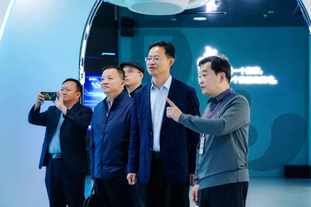 2024120602 国家广电总局发展研究中心一行赴EVO视讯官方网站励丰文化调研指导
